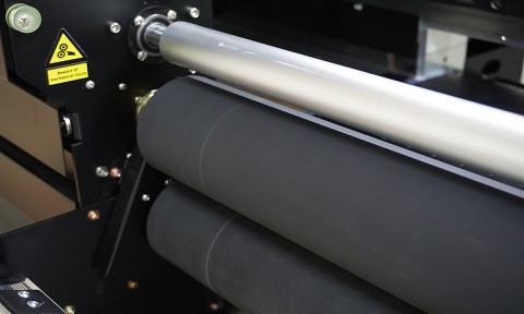 <strong>HIWIN linear guide</strong> ensures smooth, low-noise movement with precise positioning for high-speed printing.